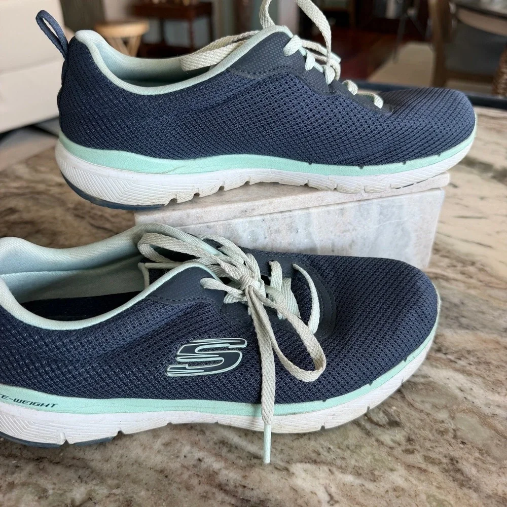 Skechers Women's Navy Memory Foam Sneakers Lightweight Walking Athleisure 7.5